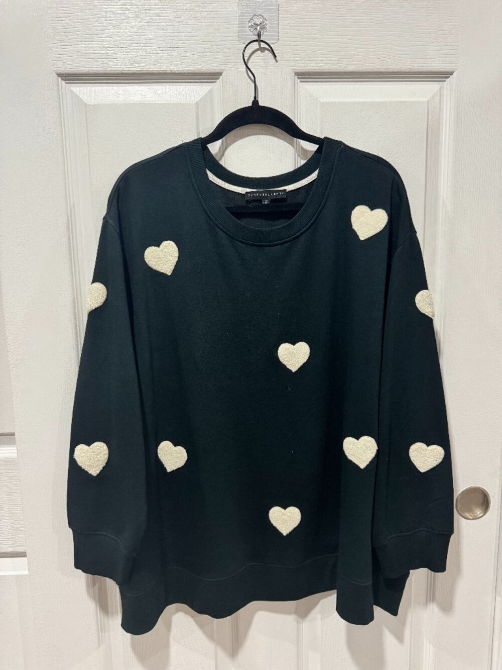 Jane + Delancy women's 2X black sweatshirt white heart print crewneck